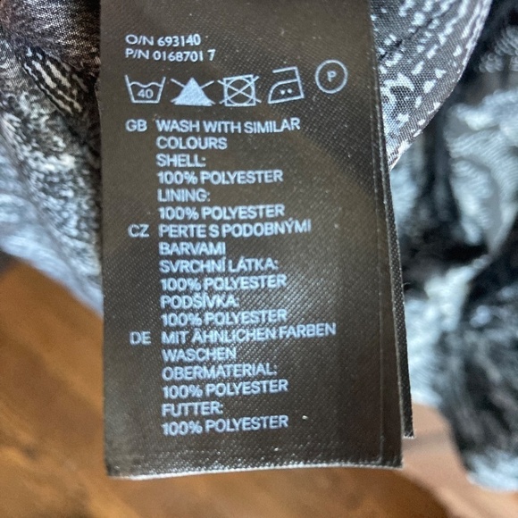 H&M SIZE 4 DRESS - Picture 9 of 10